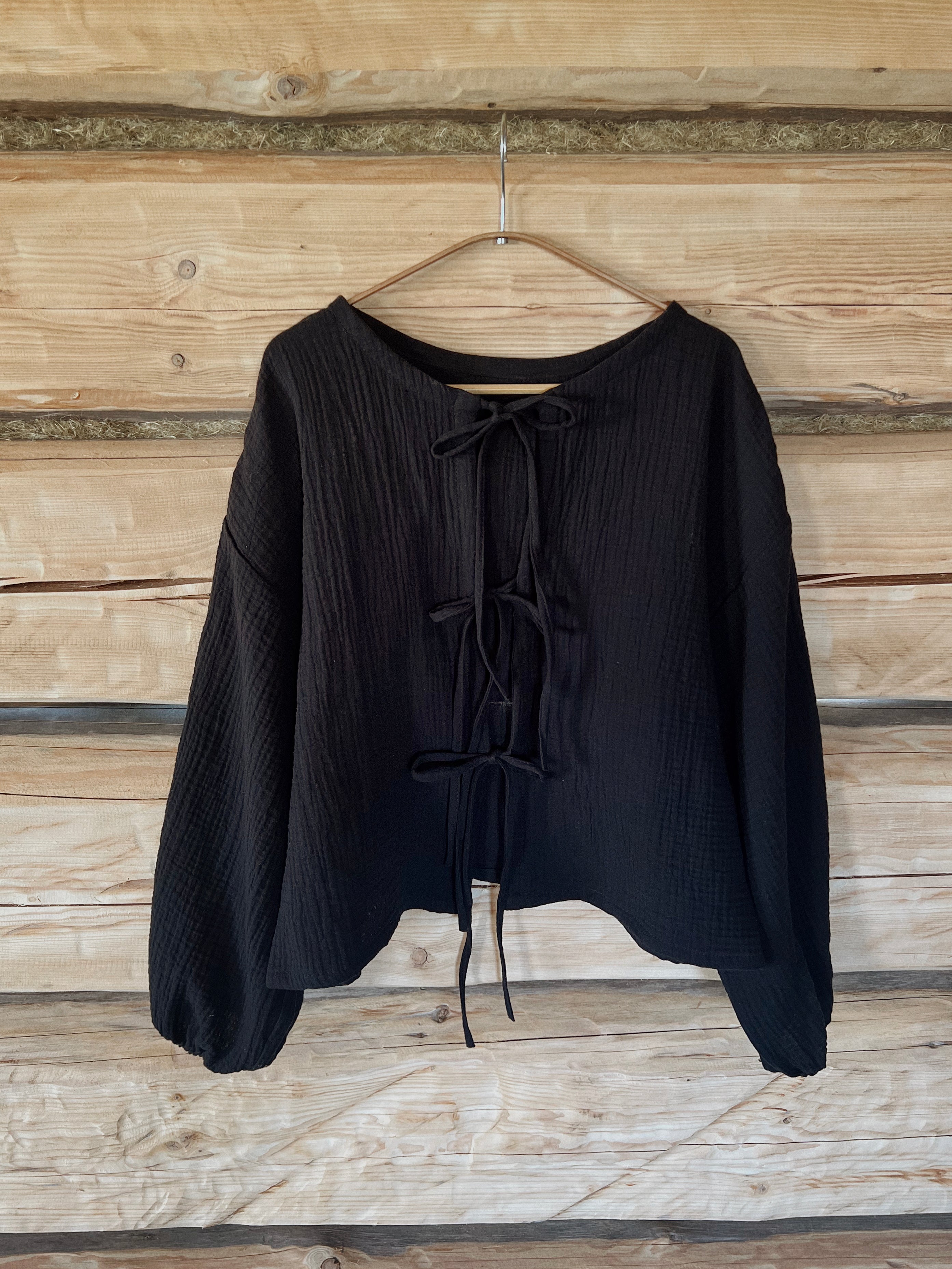 AMBER top s viazaním - čierny