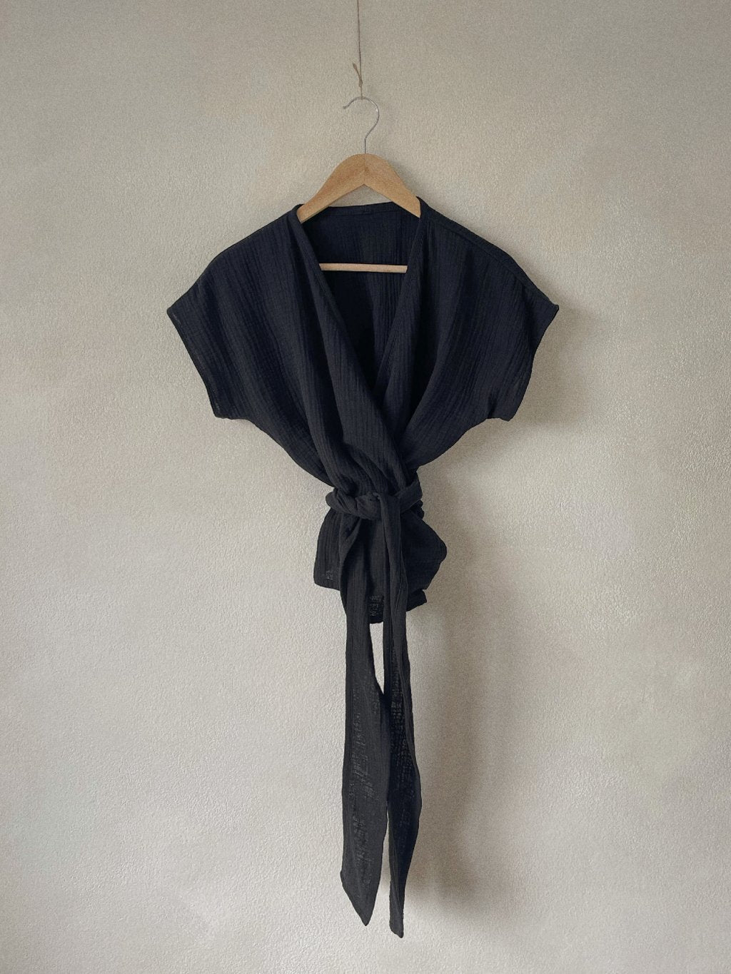 MELANY zavinovací top bez rukávů