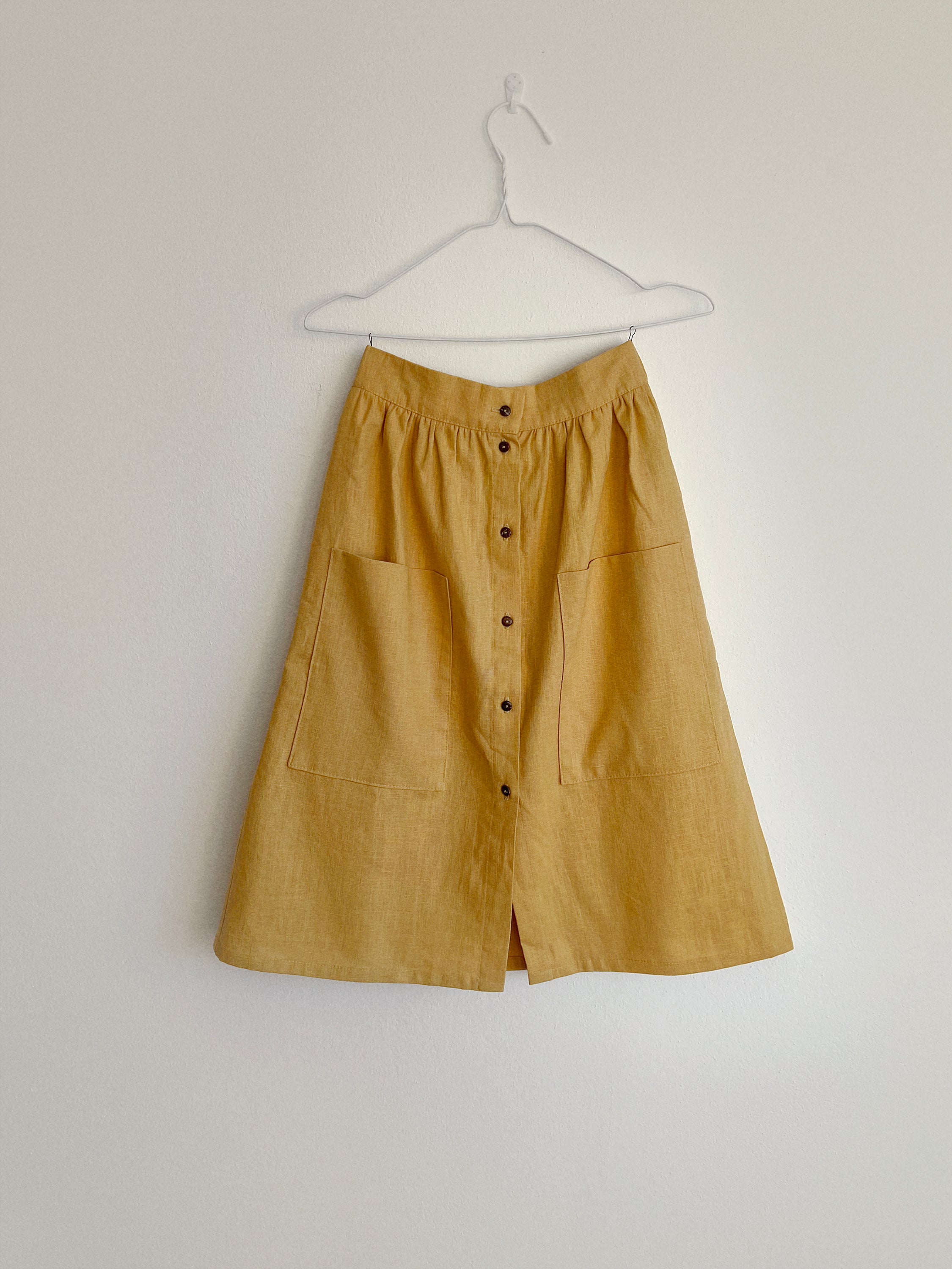 Ľanová midi sukňa - okrová