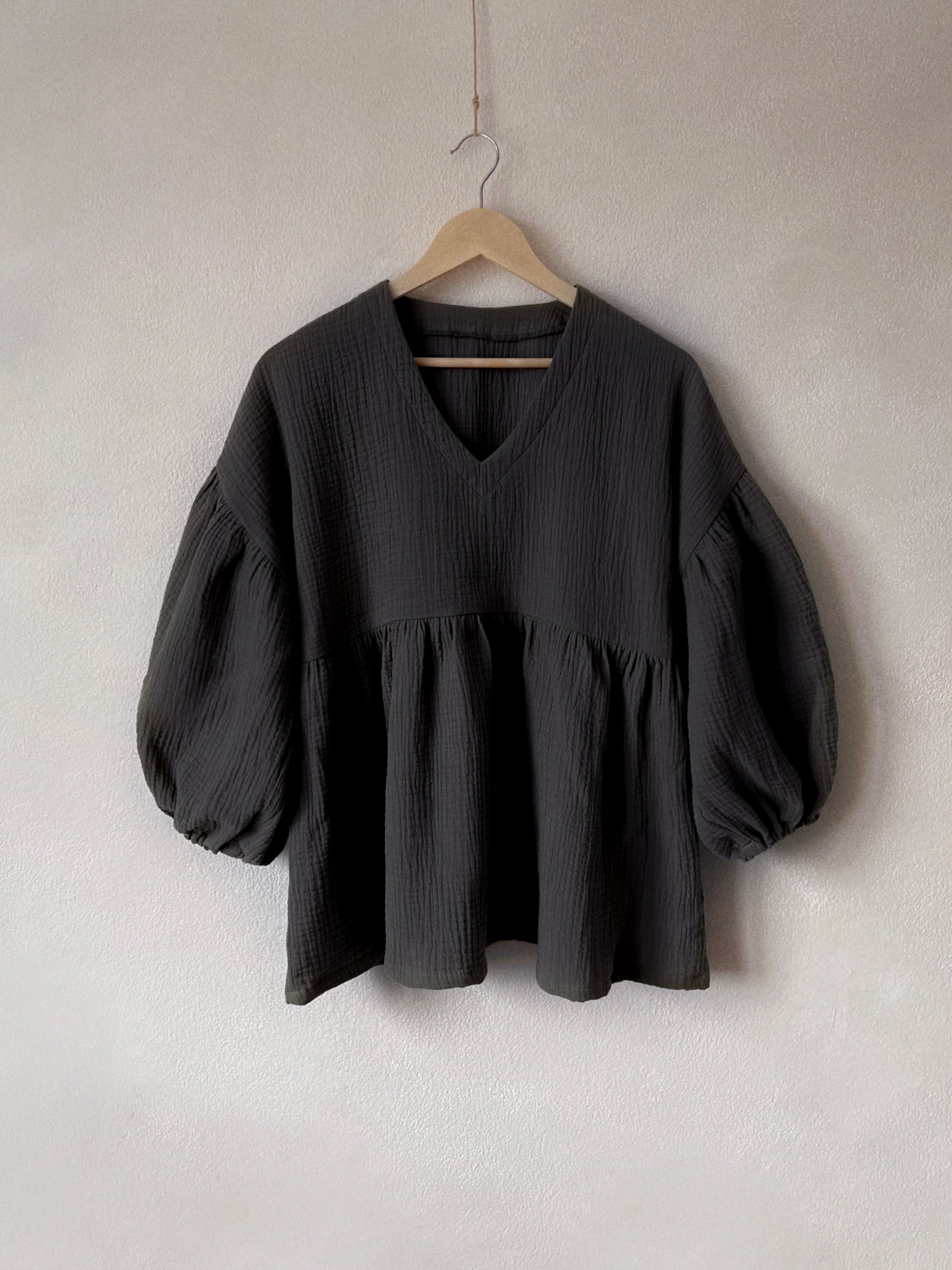 OLIVIA V-neck top - black (Copy)